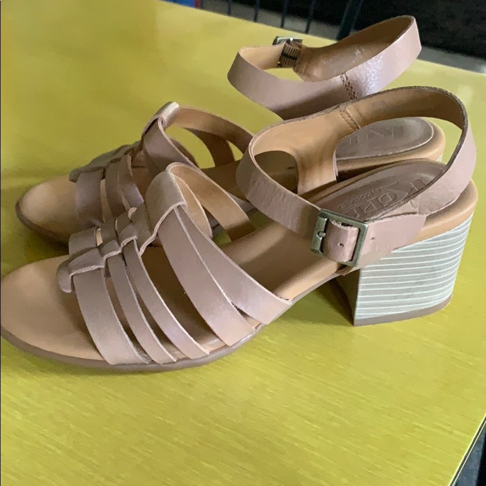 Korks by Kork-Ease tan leather sandals size 7